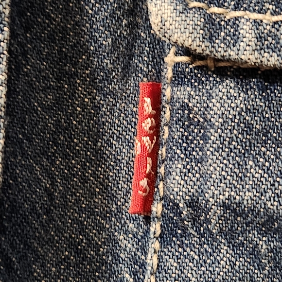 1993 Men's Vintage Levi's Denim Shirt - Picture 4 of 6